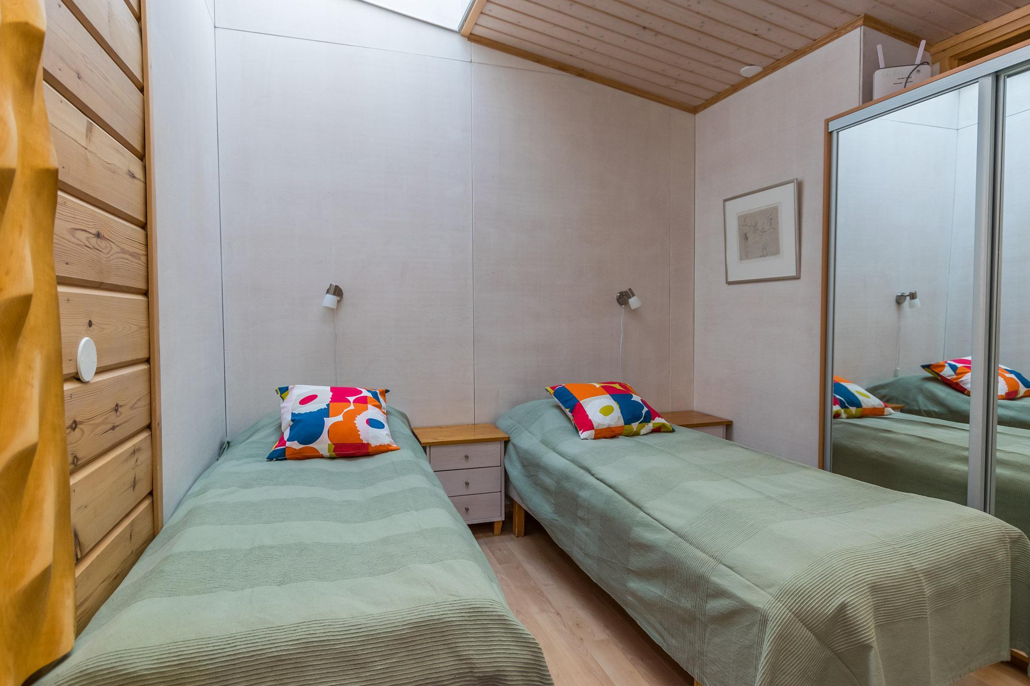 Kuva metsäntuvan olohuoneesta.